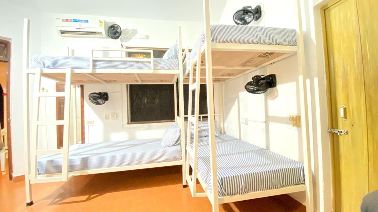 Mitra Hostel Vagator Eksteriør billede