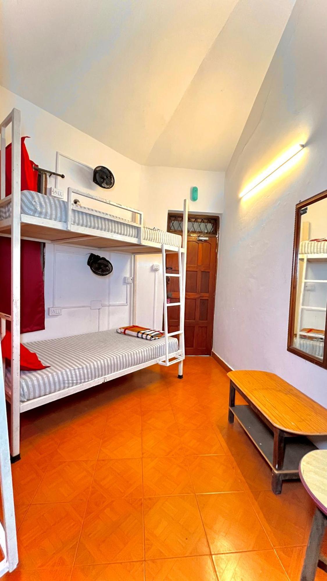 Mitra Hostel Vagator Eksteriør billede
