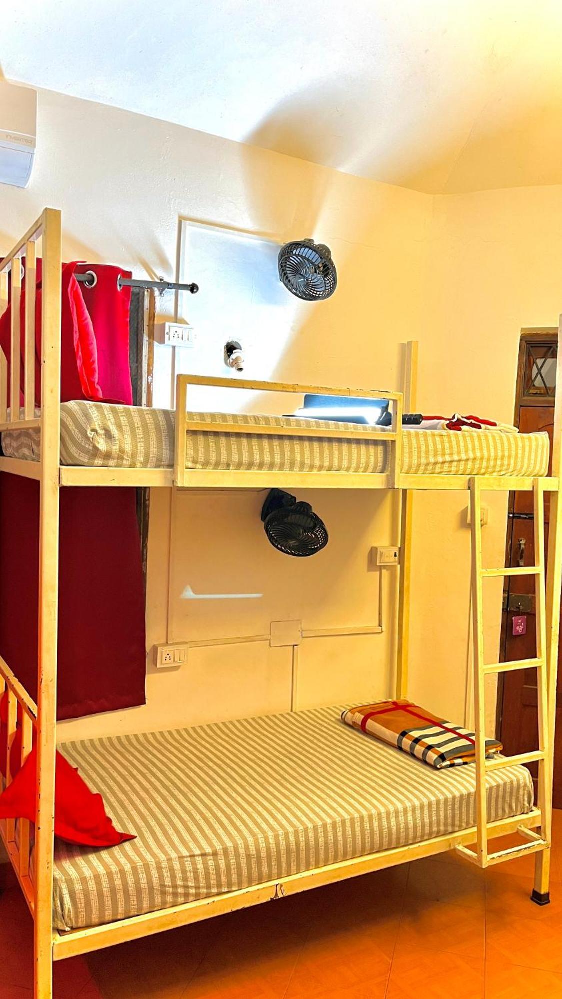 Mitra Hostel Vagator Eksteriør billede